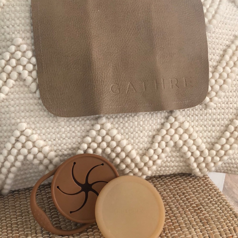GATHRE bib and LITTLECHEW snack cup